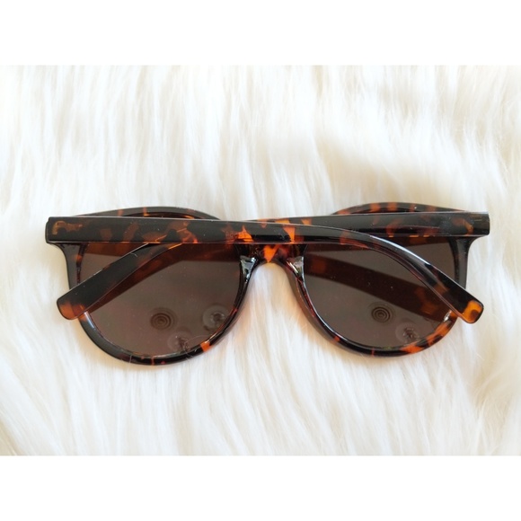 Nwt Classic tortoiseshell sunnies - Picture 3 of 4